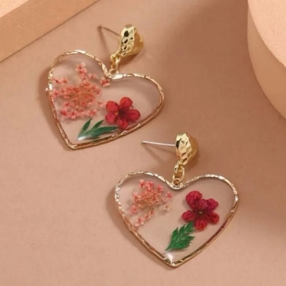 Gold-Rim Heart Shaped Pressed-Flower Earrings BRAND NEW - Picture 5 of 5